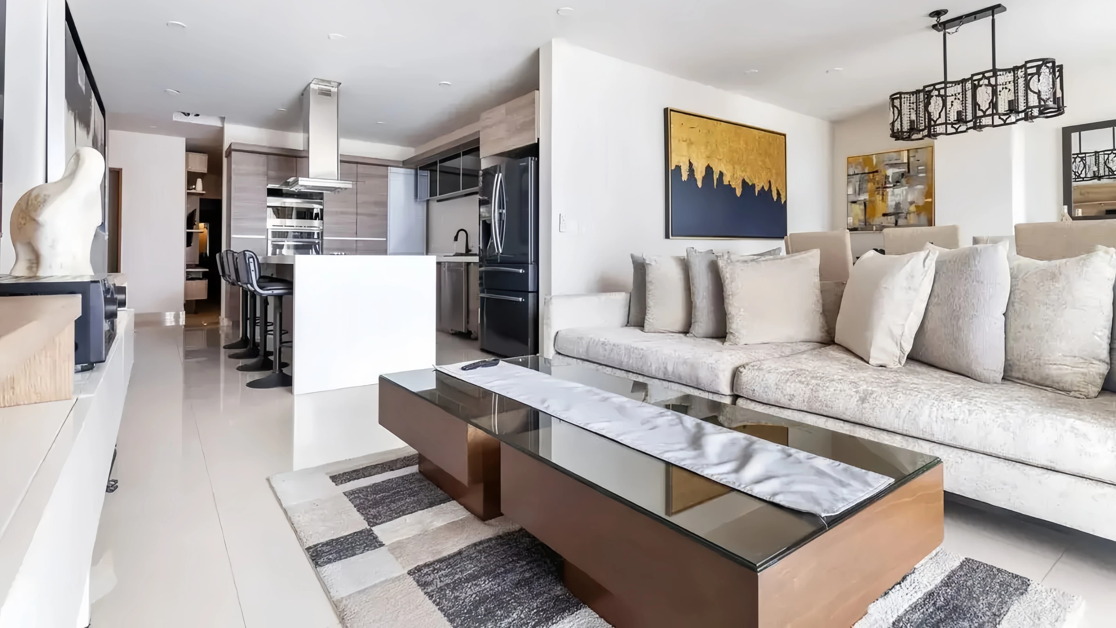 Conecta con tu propiedad ideal - Interior moderno